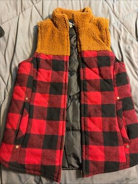 Maurices Black Puffer Vest with Golden Tan Sherpa Trim